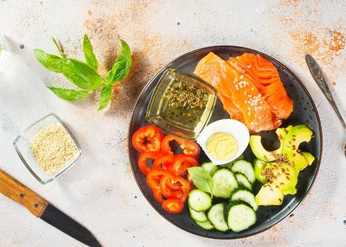 Alimentation surrénales repas RSF bonnes graisses légumes protéines stabilité glycémique