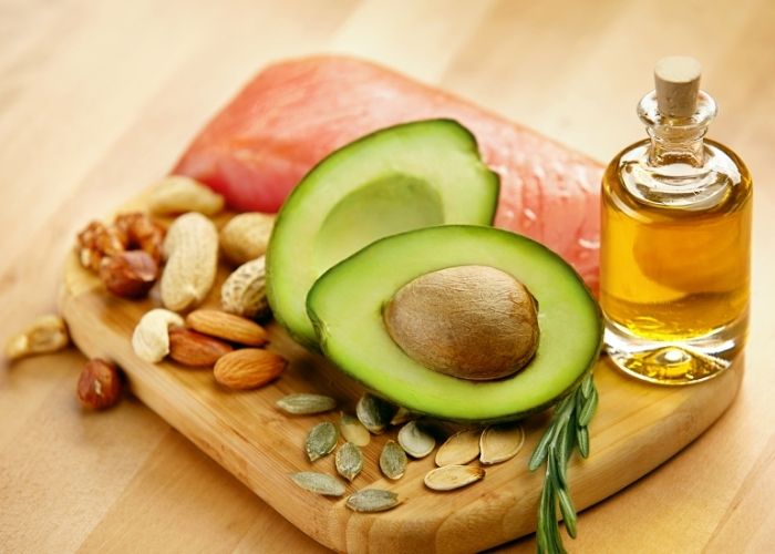 Bonnes graisses saines avocat huile d olive pour équilibrer les hormones à la ménopause