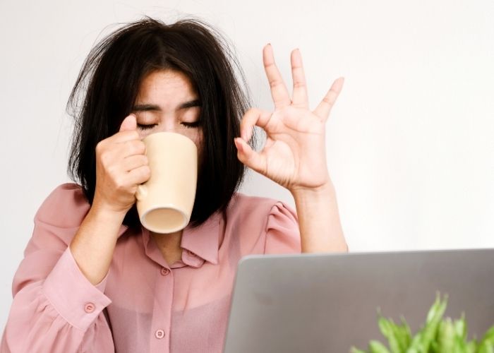 Symptômes fatigue surrénale crash d'énergie après-midi cortisol brouillard mental